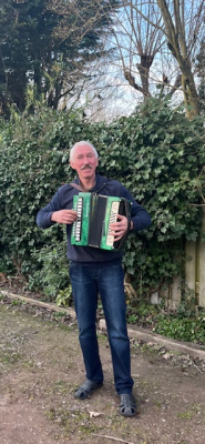 vrijdag 17 april 19.30 uur  Oekraïens officier zingt volksliederen